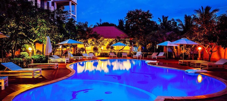 Khách sạn Paris Beach Resort