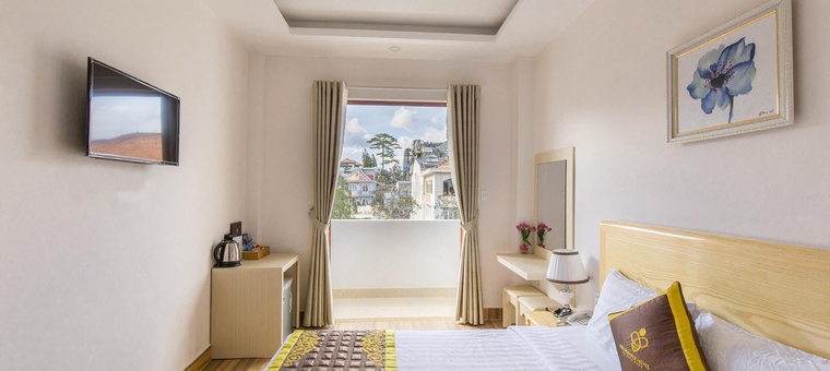 Khách sạn Golden Bee Hotel