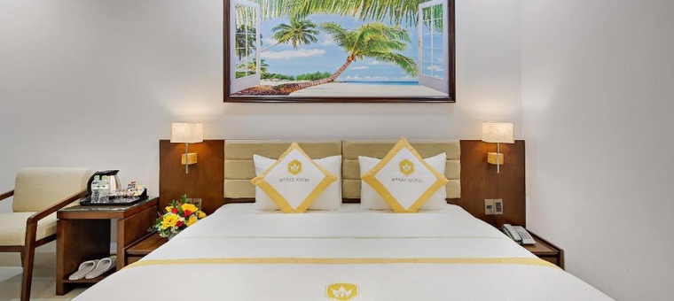 Khách sạn Merry Hotel