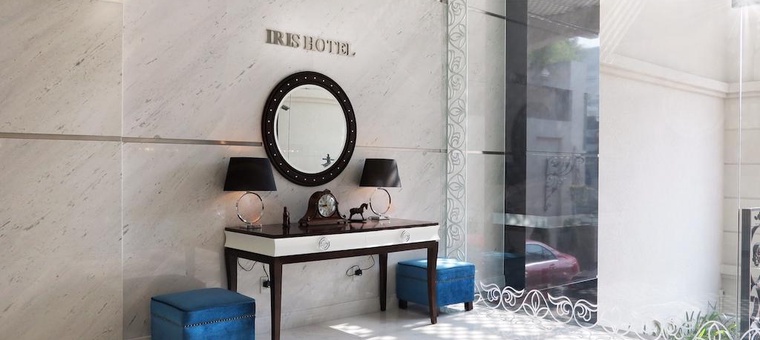 Khách sạn Iris Hotel