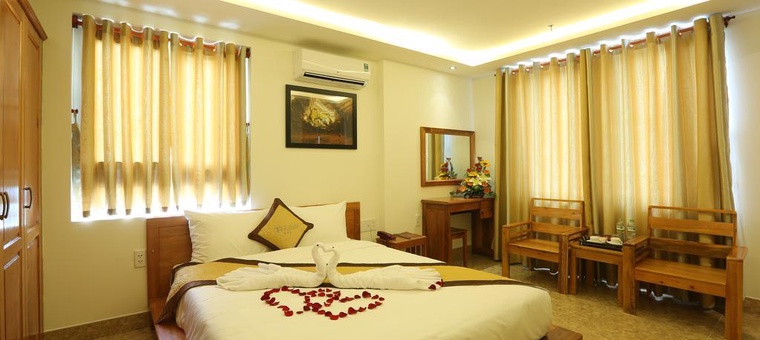 Khách sạn Titan Hotel & Apartments