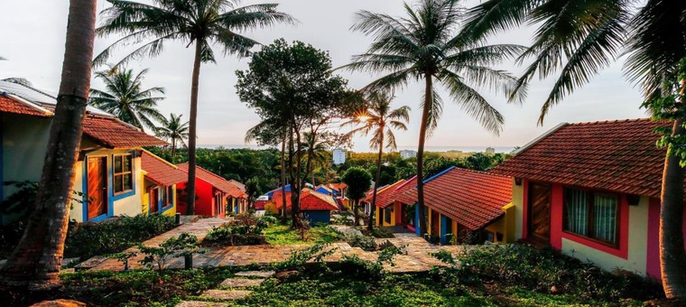 Khách sạn Hillside Village Resort