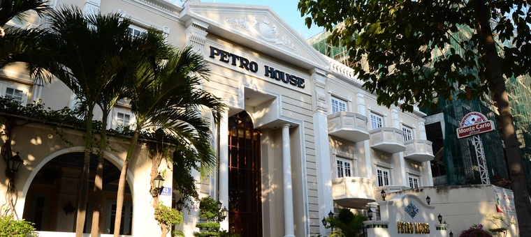 Khách sạn Petro House Hotel