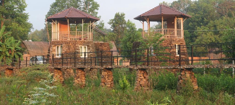 Khách sạn Lava Rock Viet Nam Lodge