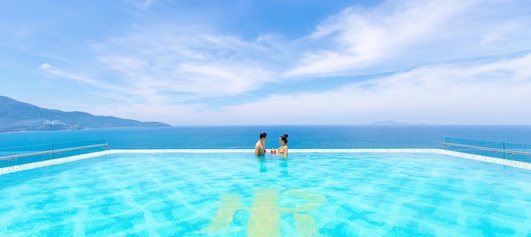 Khách sạn Mandila Beach Hotel